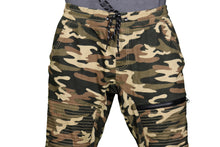 Load image into Gallery viewer, Men’s Stretch Green Camo Joggers Pants