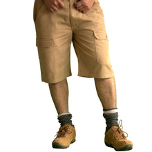 Load image into Gallery viewer, Men's Knee Touching Classic Cargo Short Pants (Khaki)
